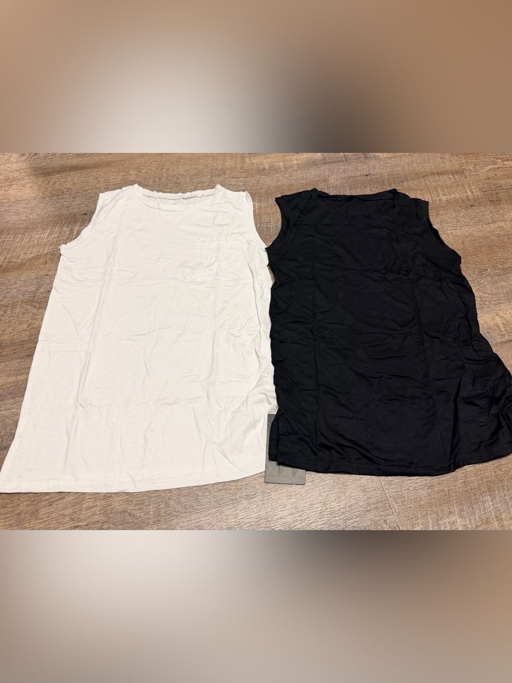 New in package Riyiper 2 Pack Women's Casual Loose Fit Sleeveless Tops